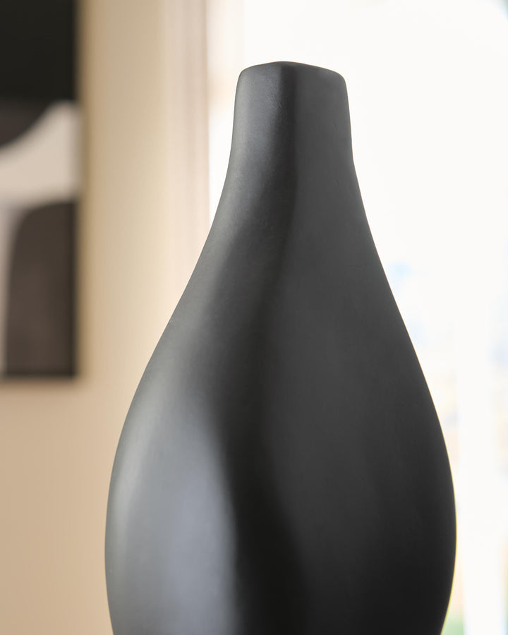 Judsen Vase - Black (4)