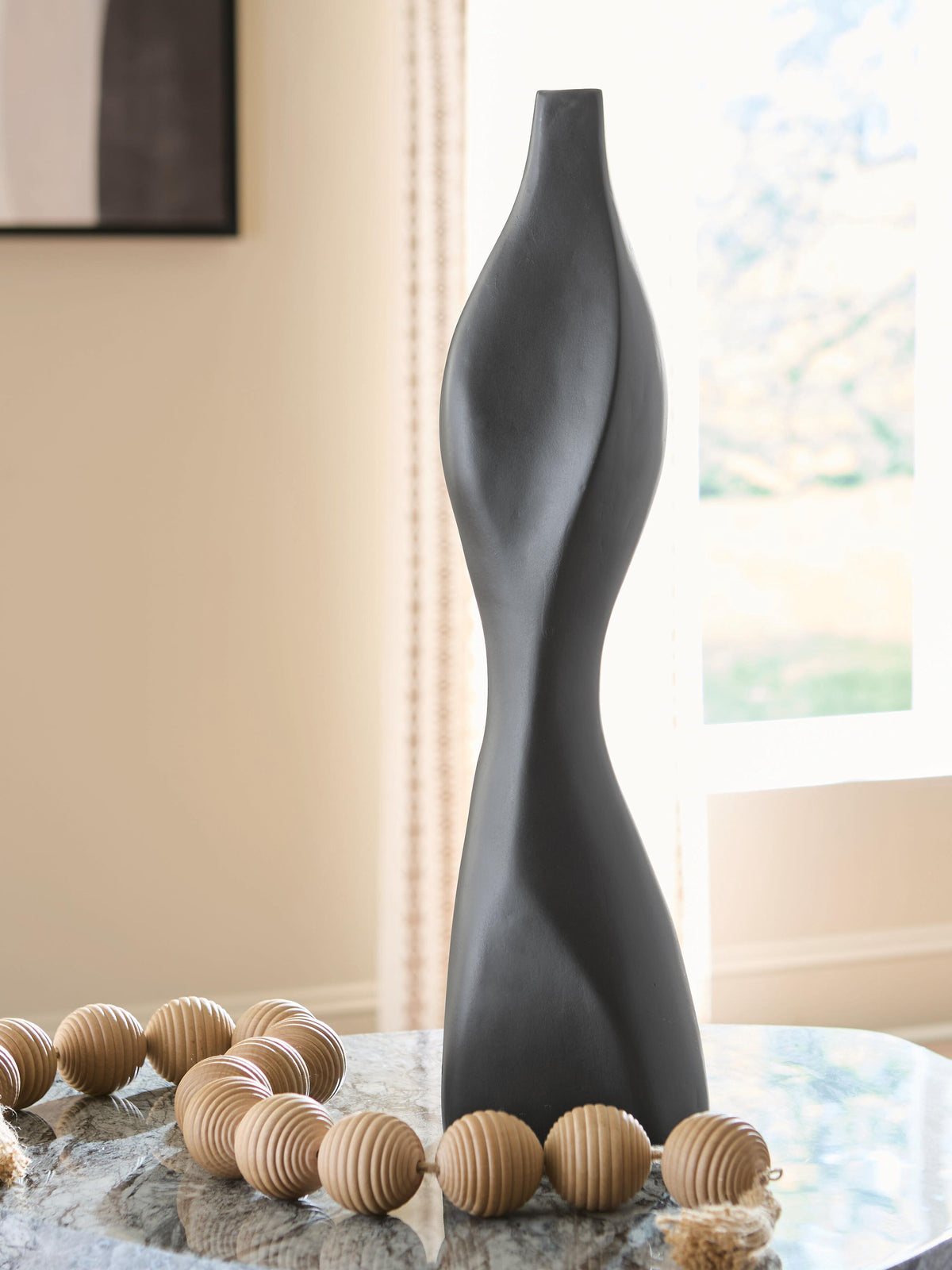 Judsen Vase - Black (2)