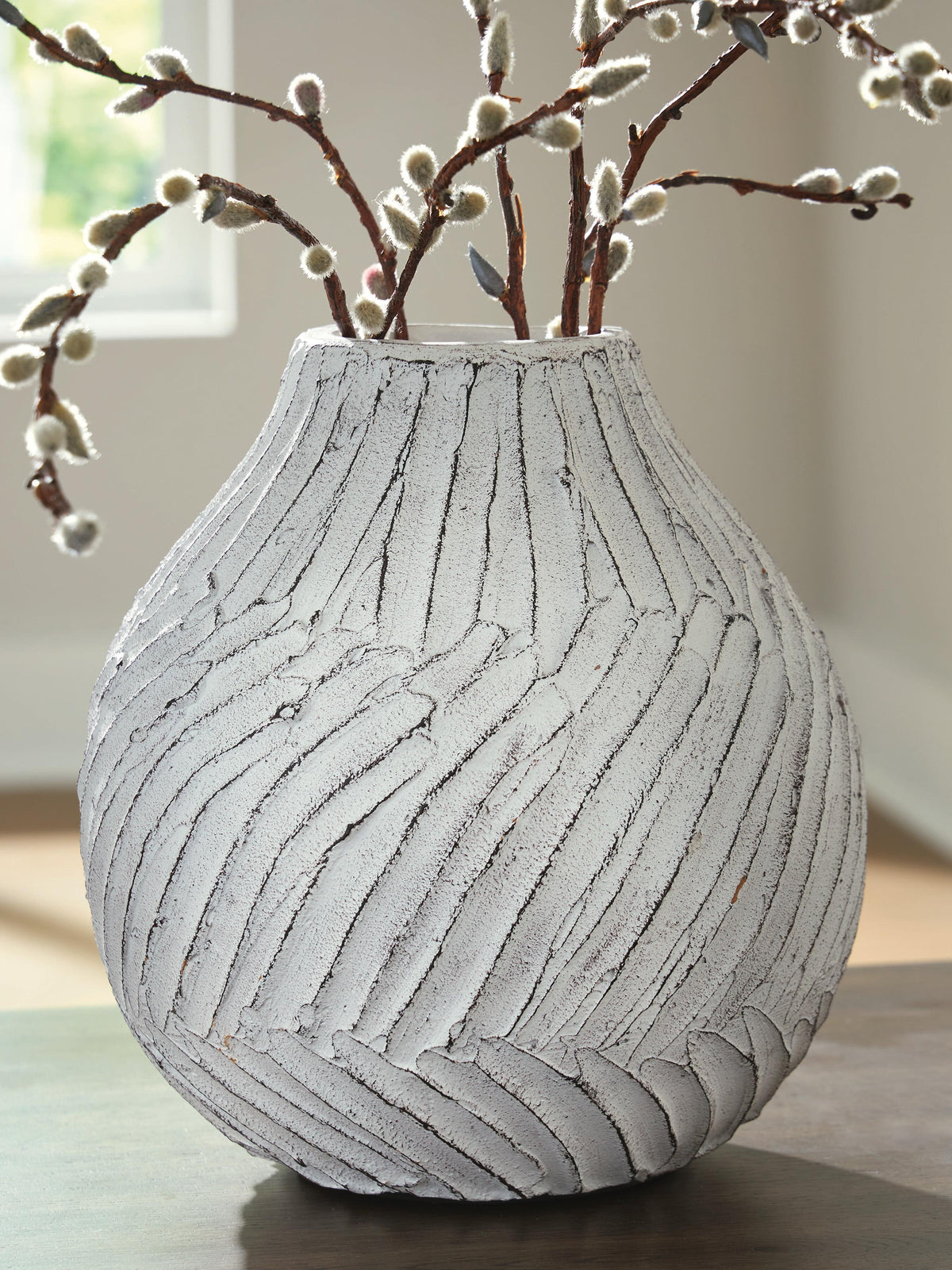 Shelvie Vase - Distressed White (2)