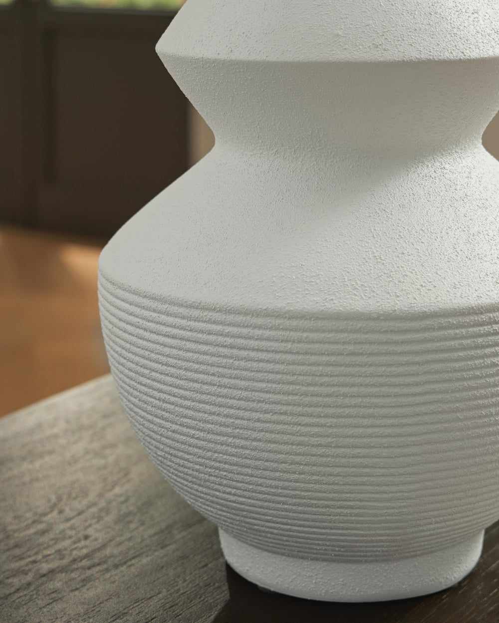Naveen Vase - White (3)