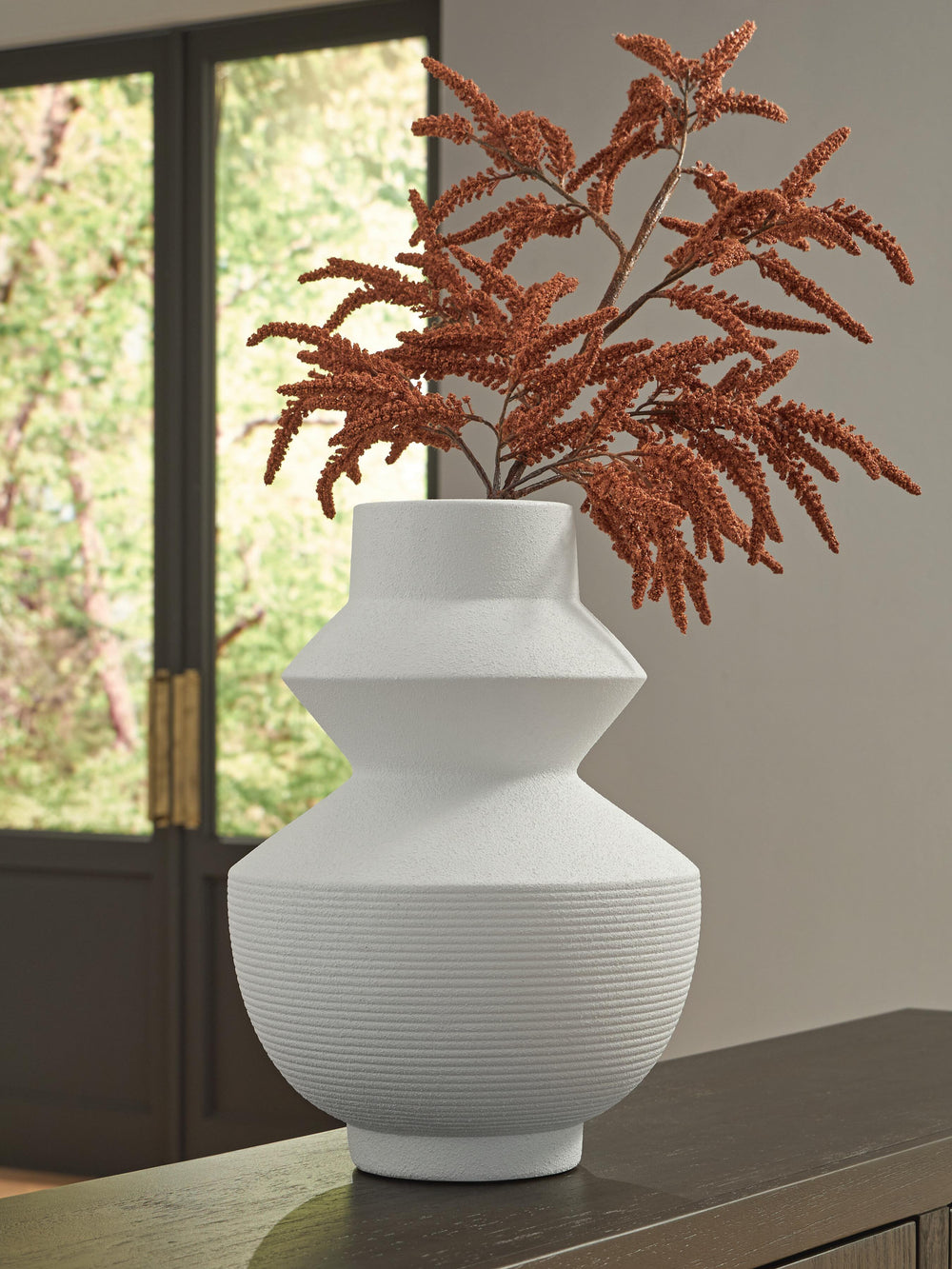 Naveen Vase - White (2)