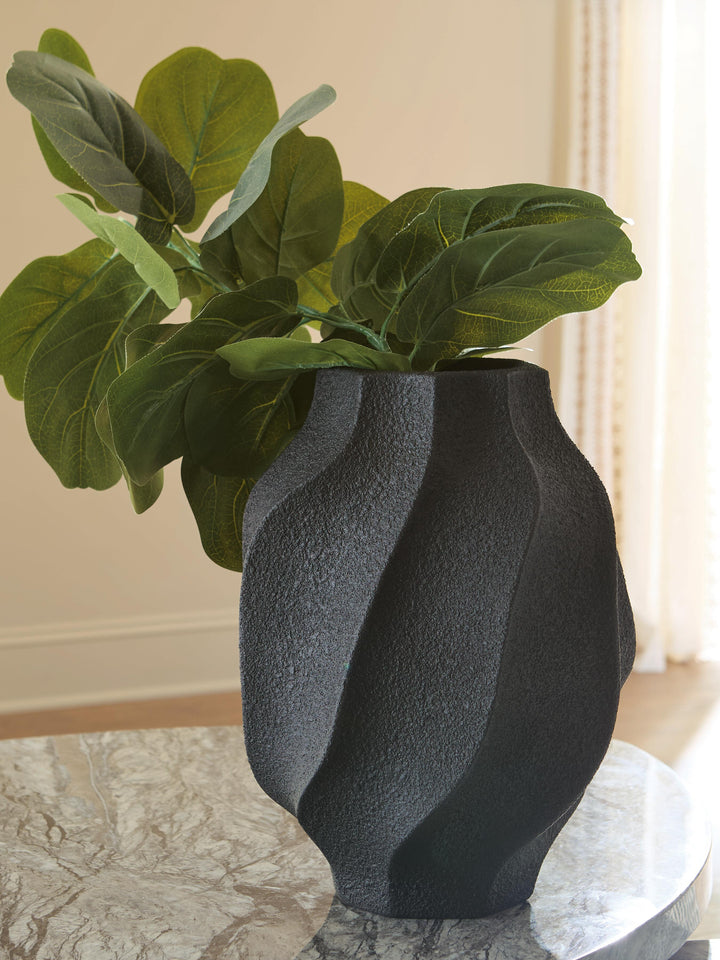 Judworth Vase - Black (2)