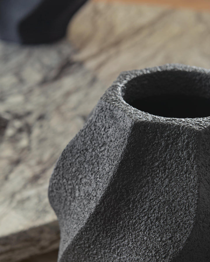 Judworth Vase - Black (4)