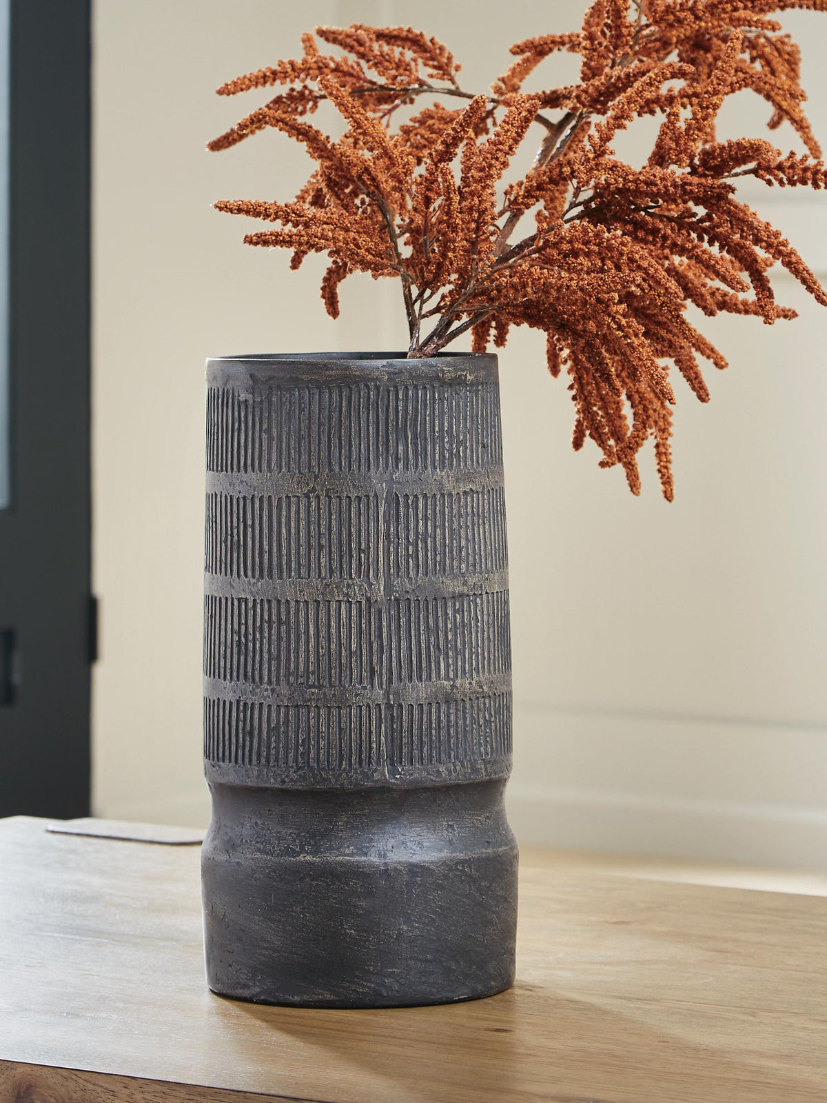 Beninworth Vase - Antique Black (2)