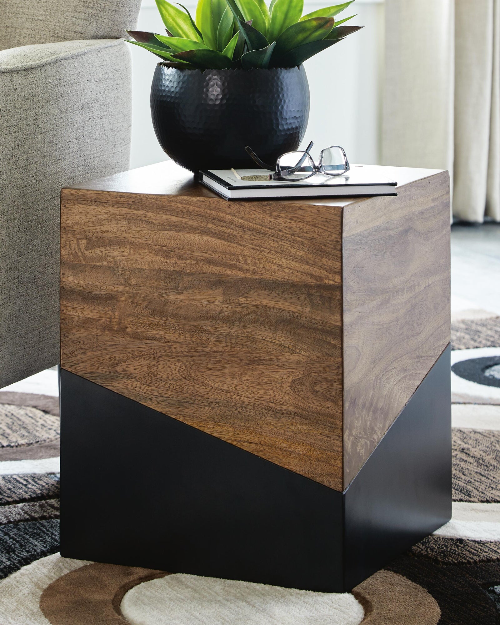 Trailbend Accent Table - Dark Brown (2)