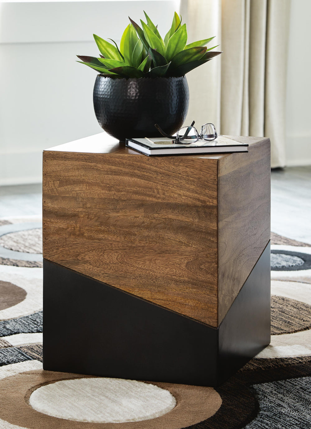 Trailbend Accent Table - Dark Brown (8)