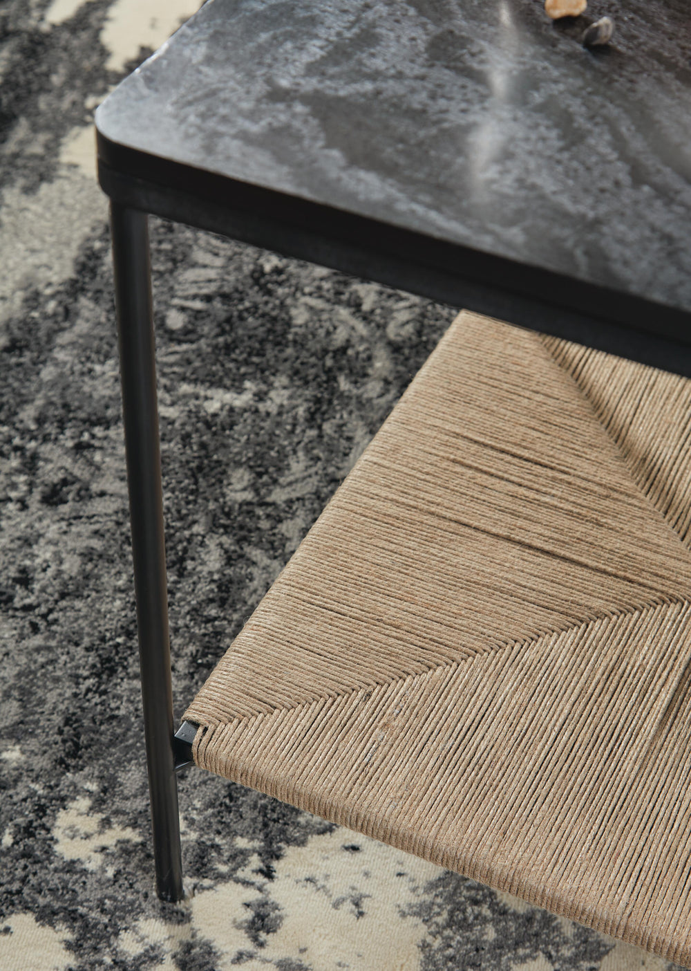 Minrich Accent Table - Black (5)