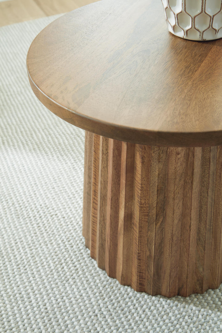 Ceilby Accent Table - Light Brown (3)