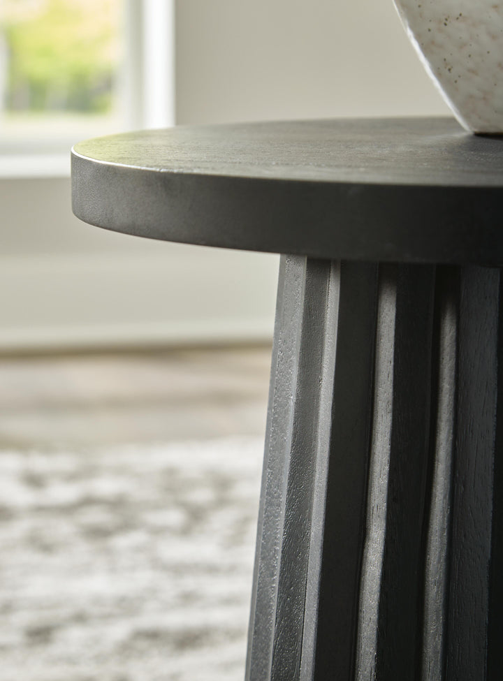 Ceilby Accent Table - Black (3)