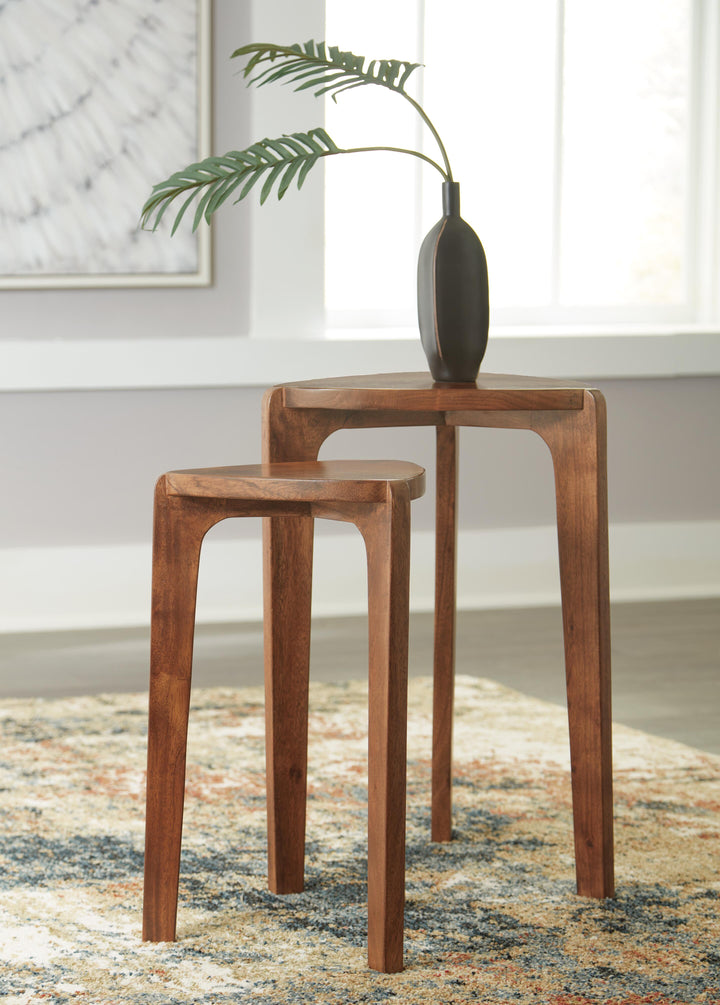 Brynnleigh Accent Table (Set of 2) - Light Brown (6)
