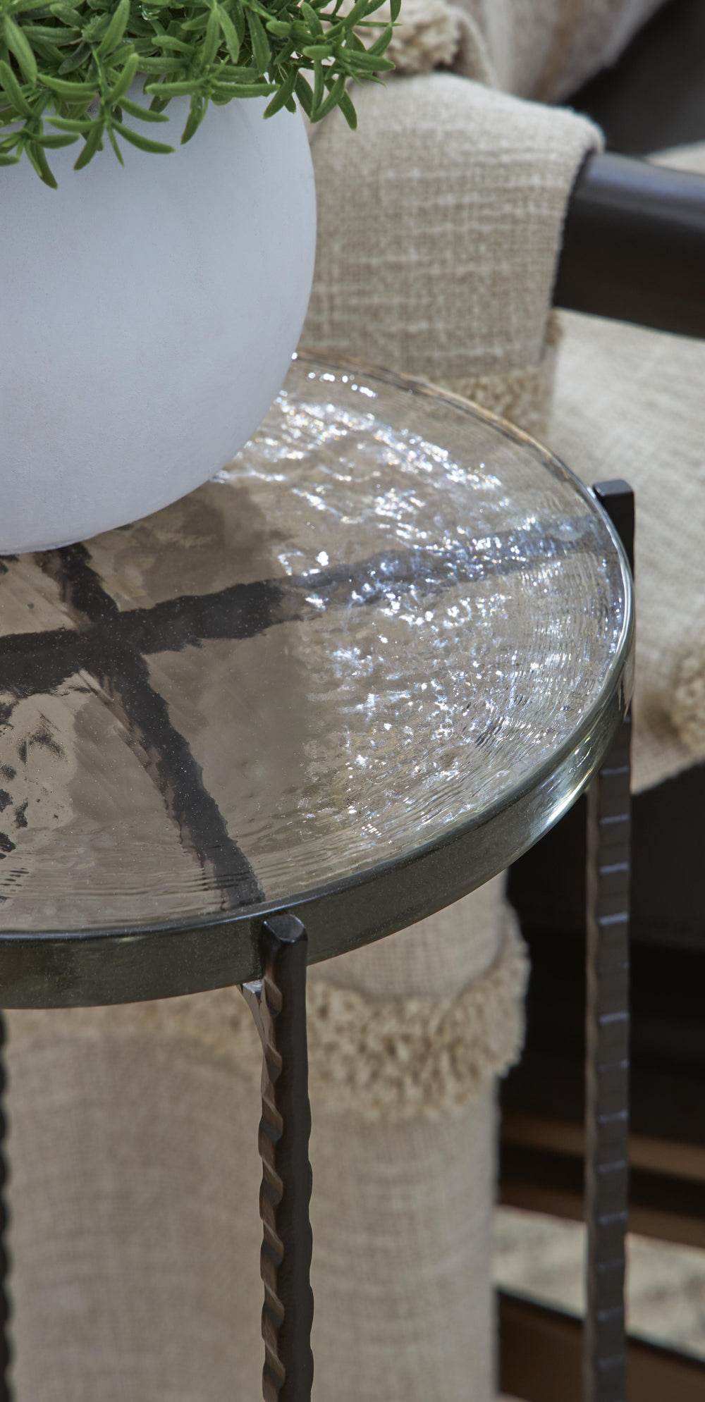 Newgoren Accent Table - Black (4)