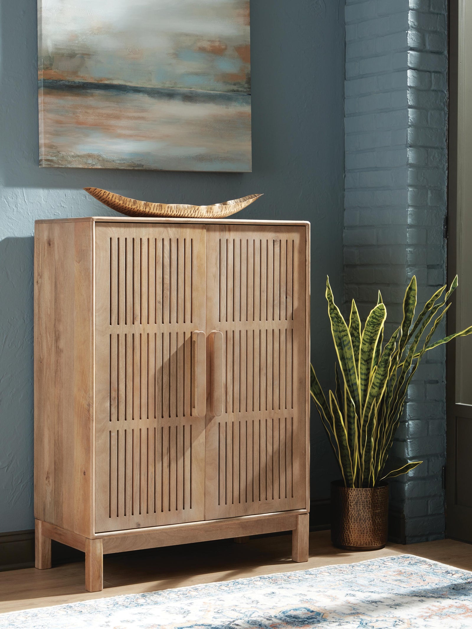 Pellamour Bar Cabinet - Light Brown (2)