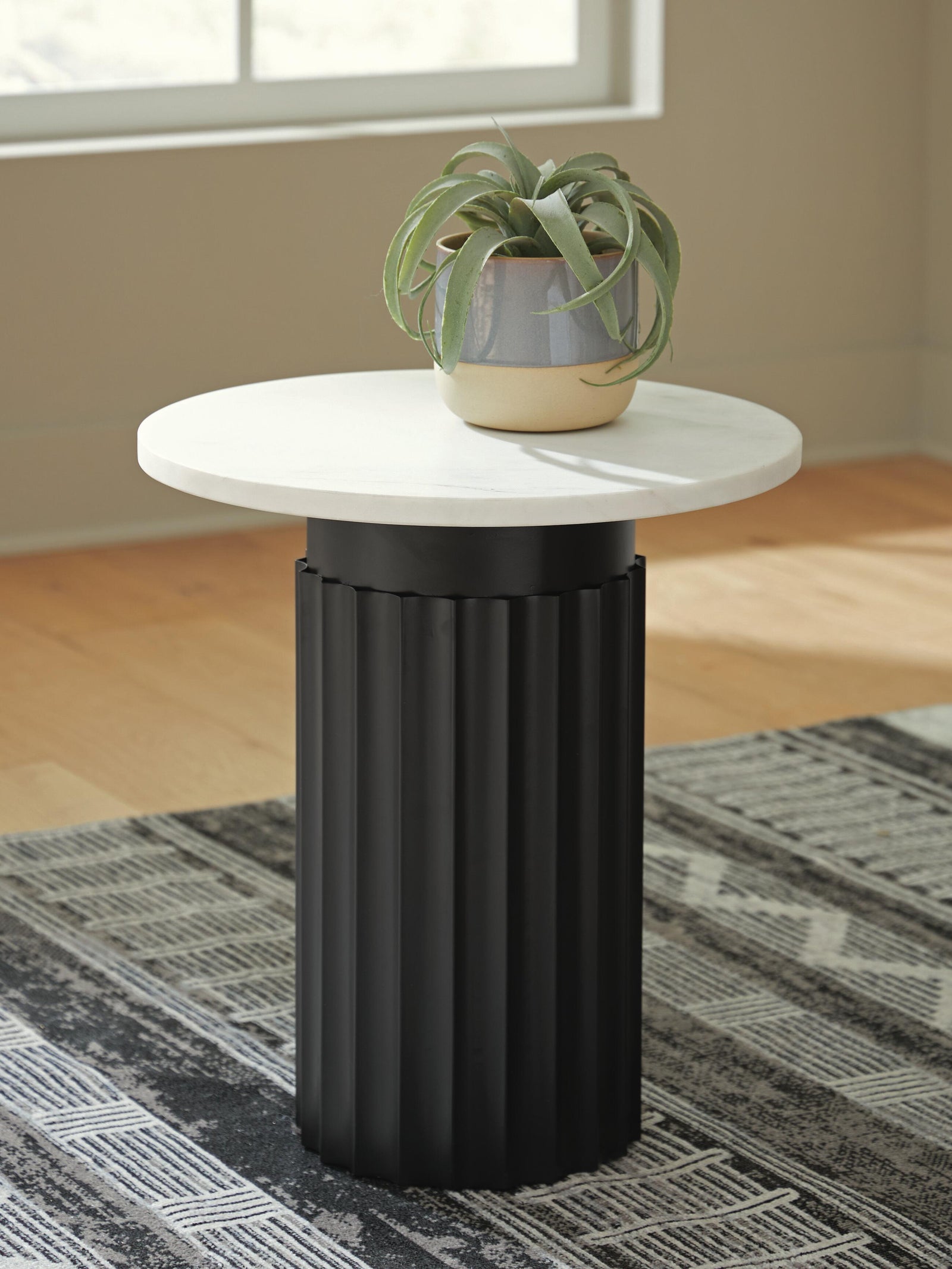 Wainstone Accent Table - Black (2)