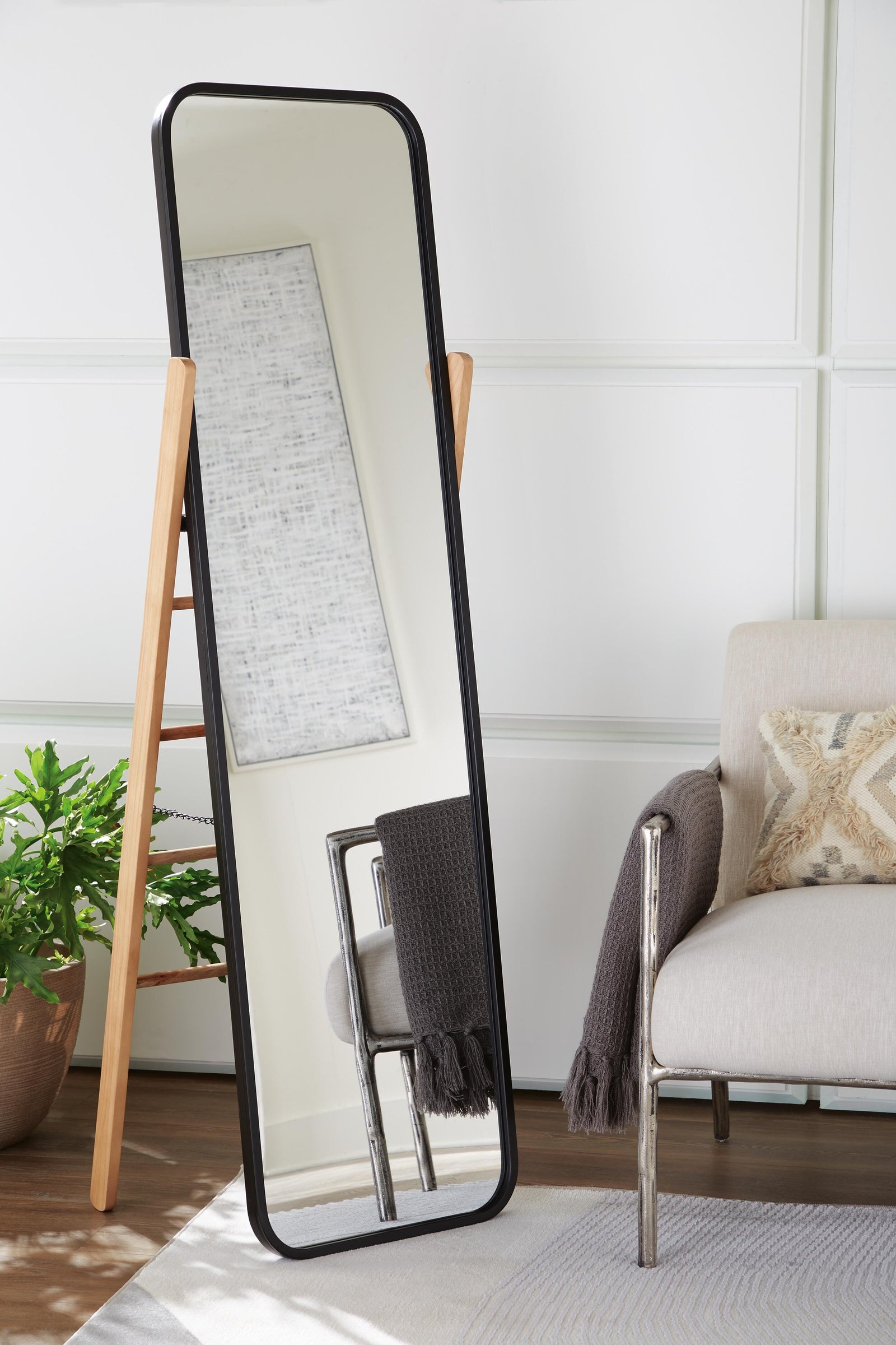 Bronick Floor Mirror - Black (2)