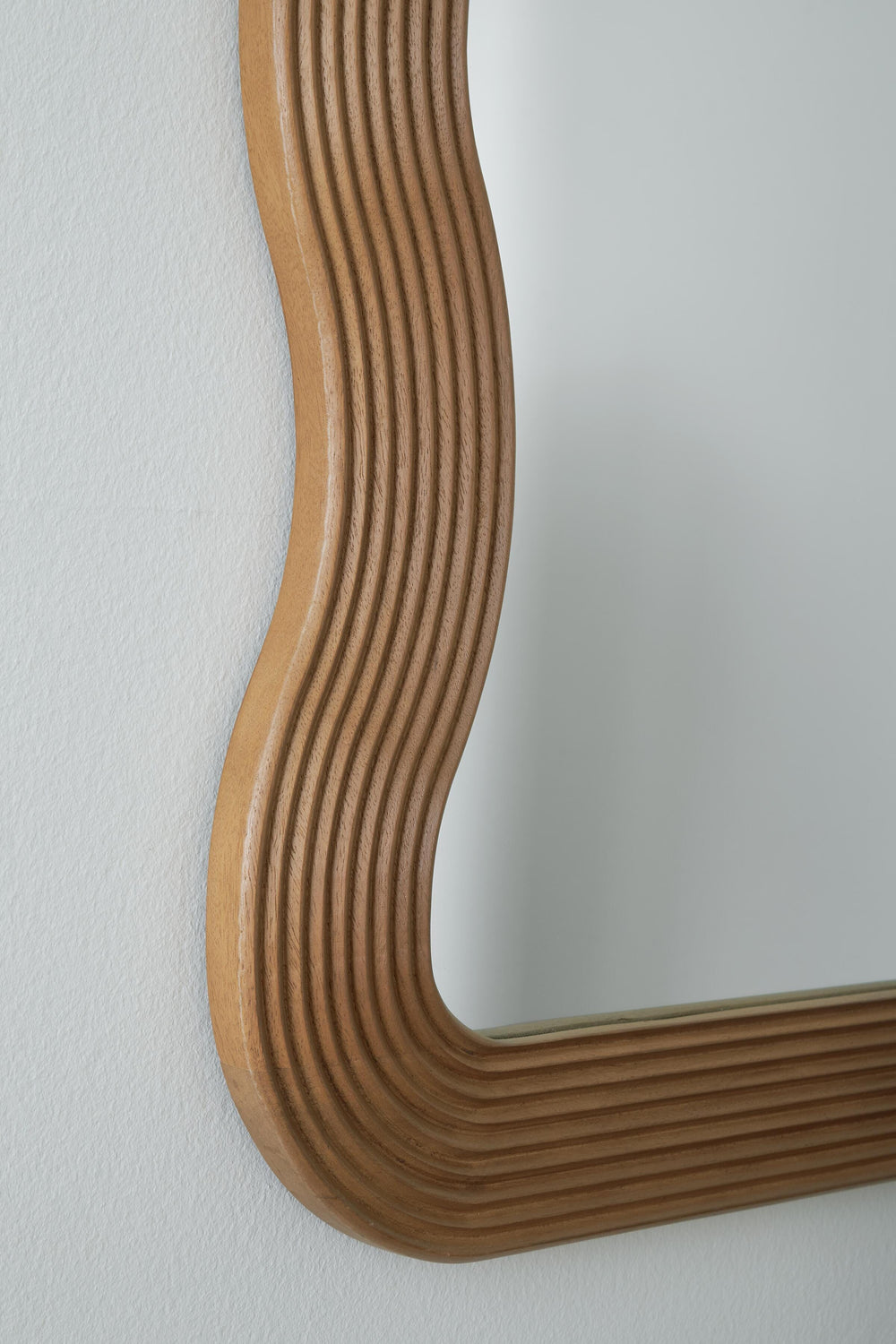 Ellisonville Floor Mirror - Light Brown (6)