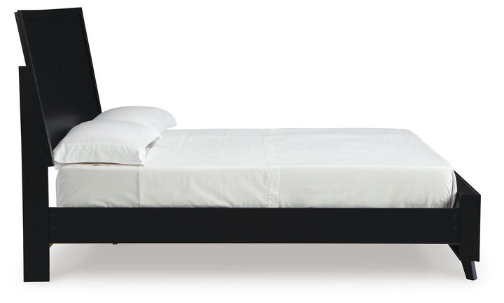 Danziar Queen Panel Platform Bed and 2 Nightstands (5)