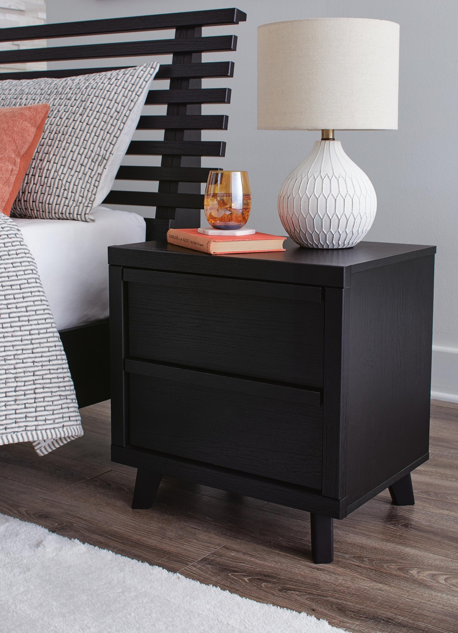 Danziar Nightstand - Black (2)