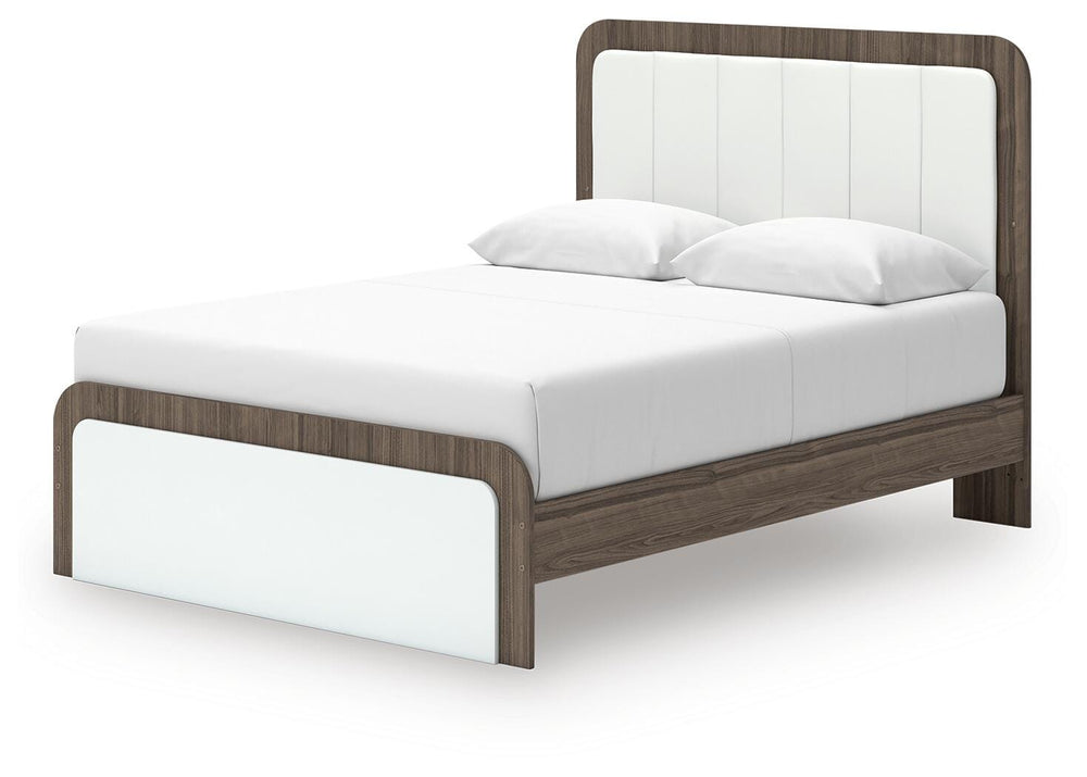 Kendanport Queen Upholstered Bed, Dresser, Mirror and Nightstand - White/Brown (16)