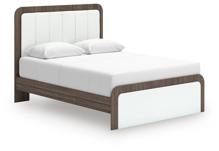 Kendanport Queen Upholstered Bed and 2 Nightstands (3)