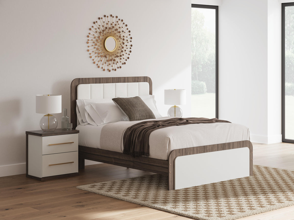Kendanport Queen Upholstered Bed - White/Brown (2)