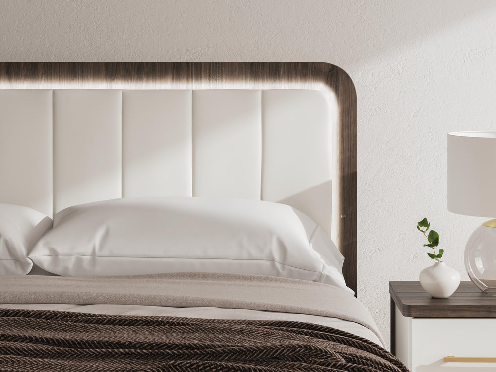 Kendanport King Upholstered Bed - White/Brown (10)