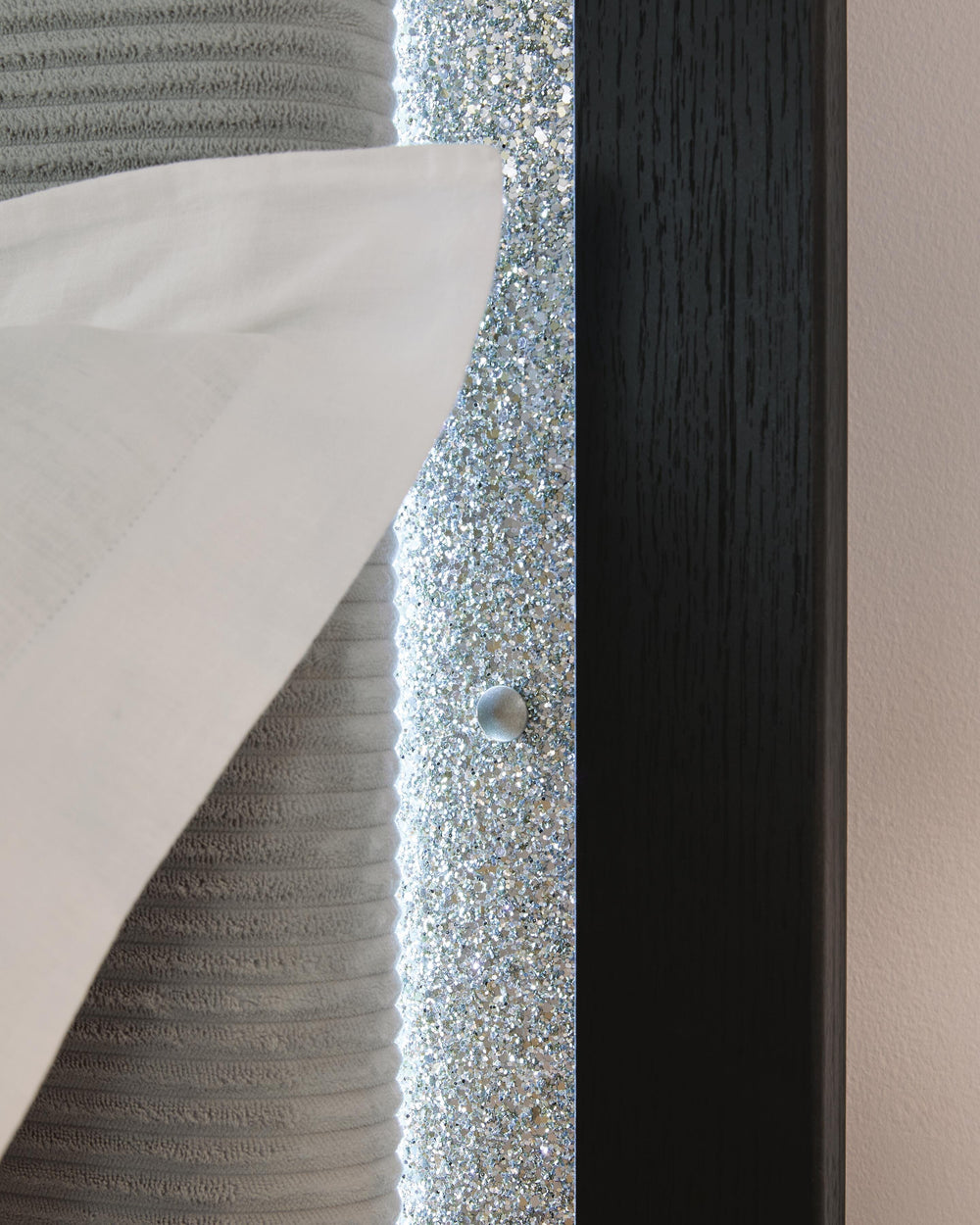 Maeling King Upholstered Panel Bed - Black (6)