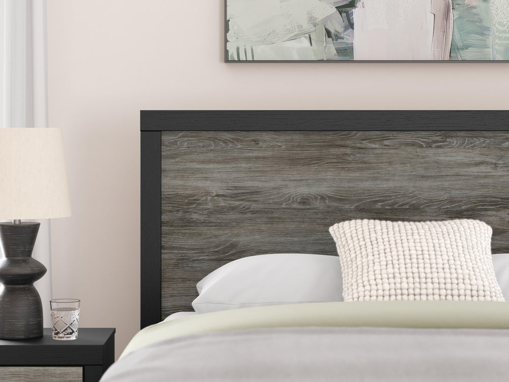 Broachmyn Queen Panel Bed, Dresser and Mirror (18)