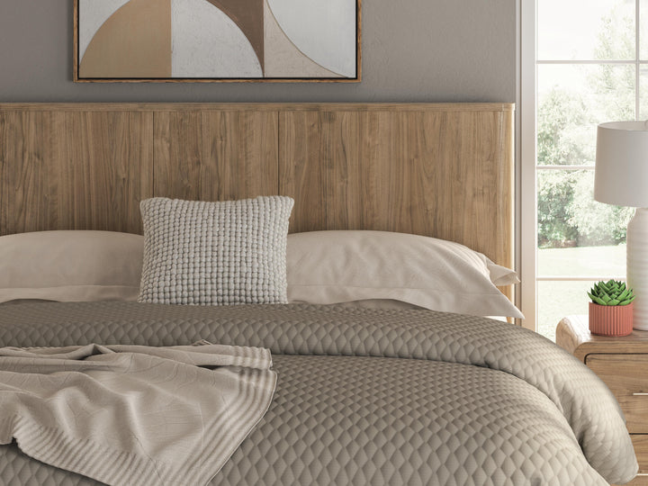 Gramburg King Panel Bed - Warm Natural Brown (9)
