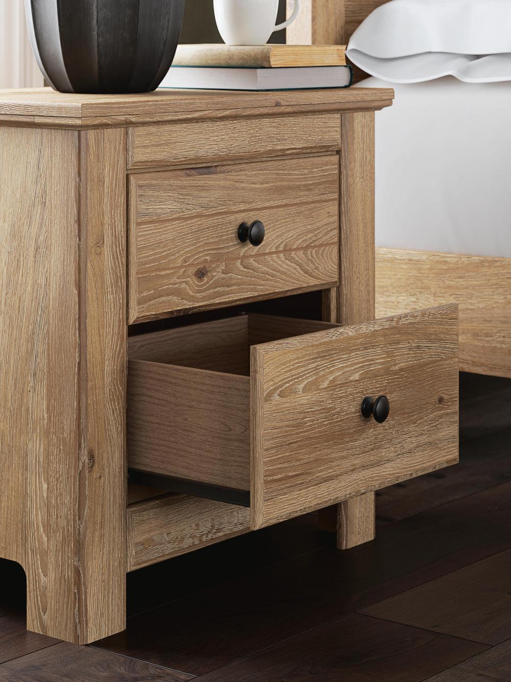 Makidern Nightstand (10)