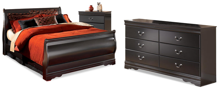Huey Vineyard Queen Sleigh Bed, Dresser and Chest (1)