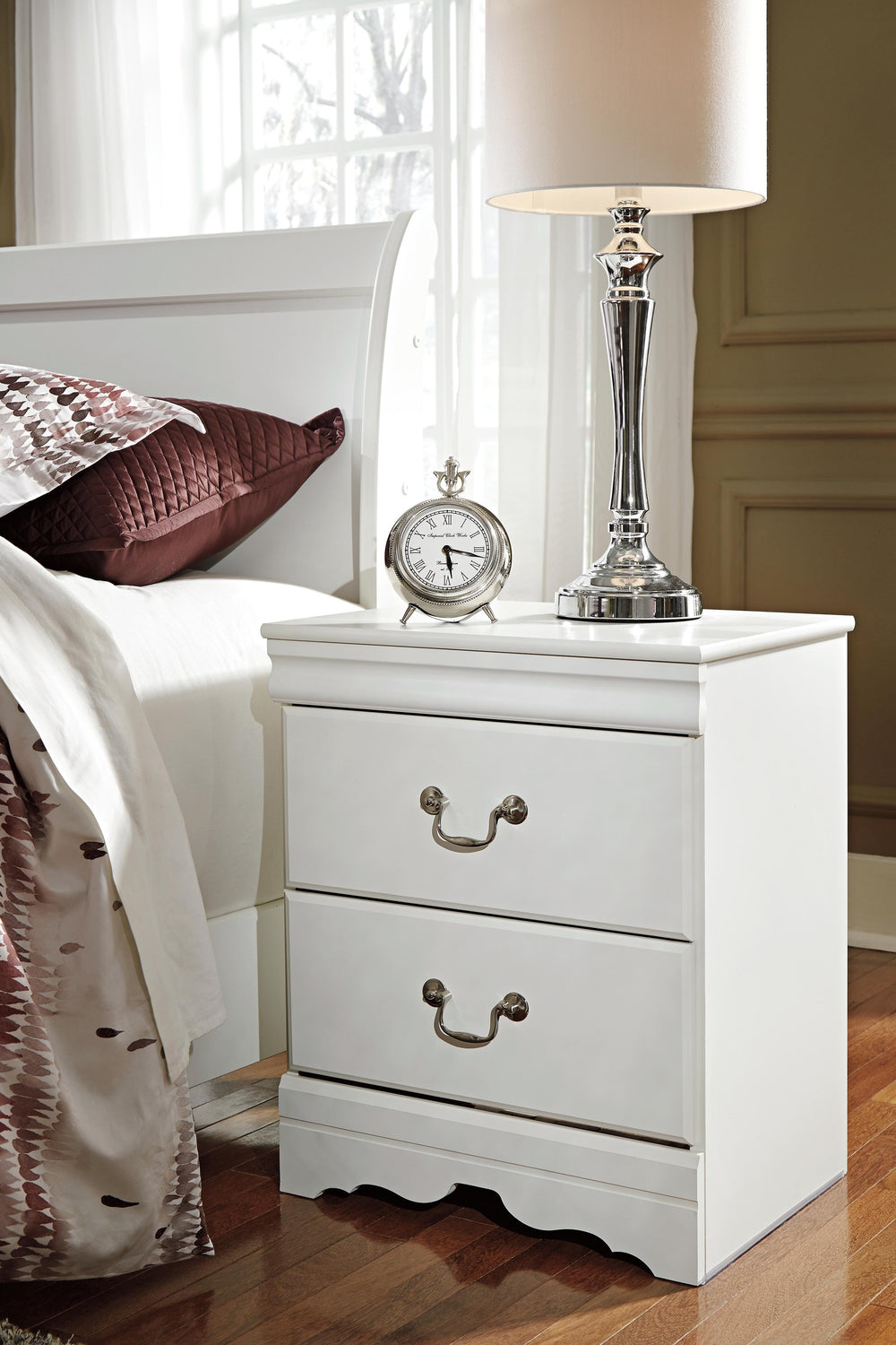 Anarasia Full Sleigh Bed, Chest and Nightstand - White (6)