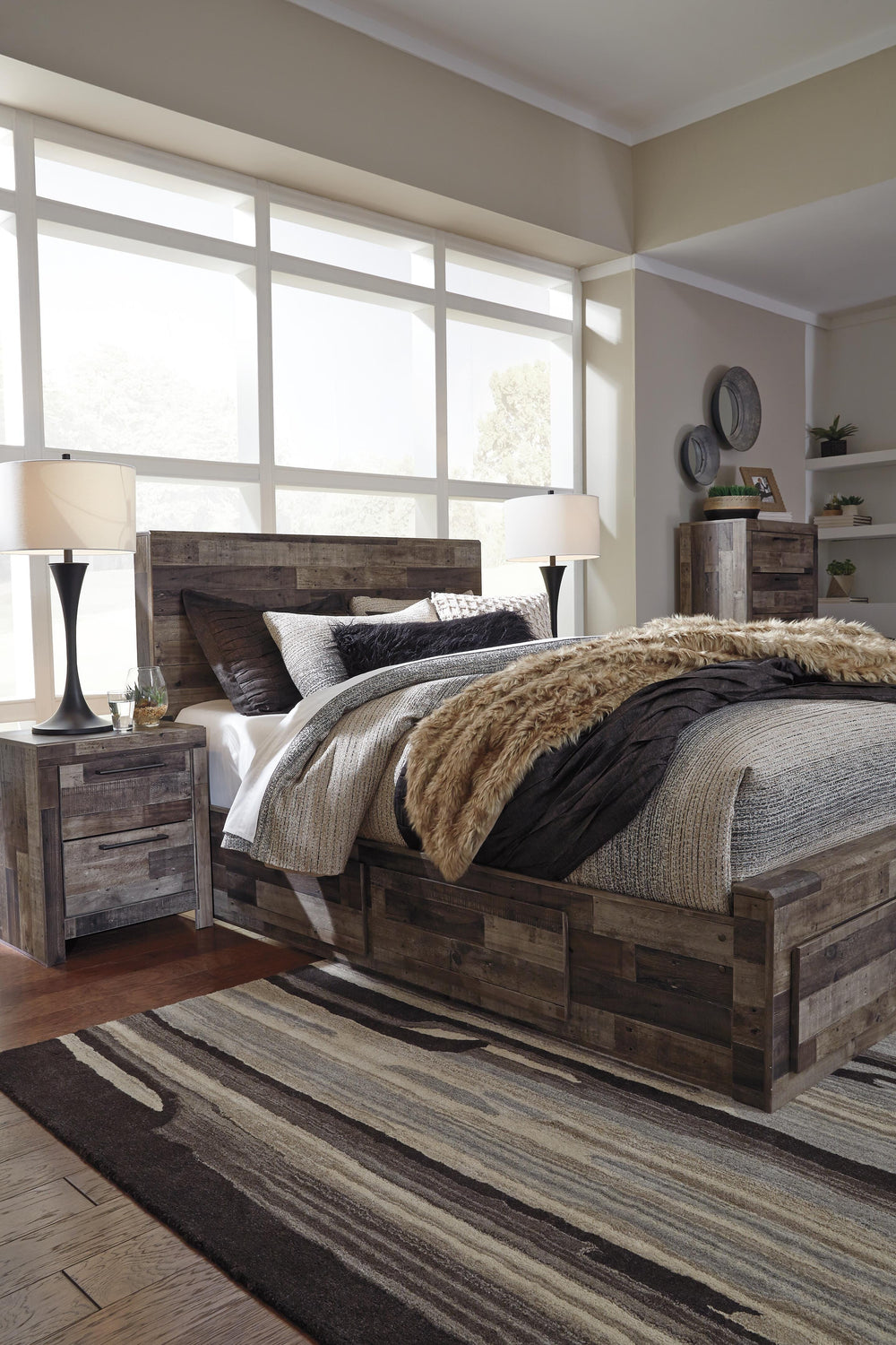 Derekson Queen Panel Bed with 4 Storage Drawers - Dark Gray (9)