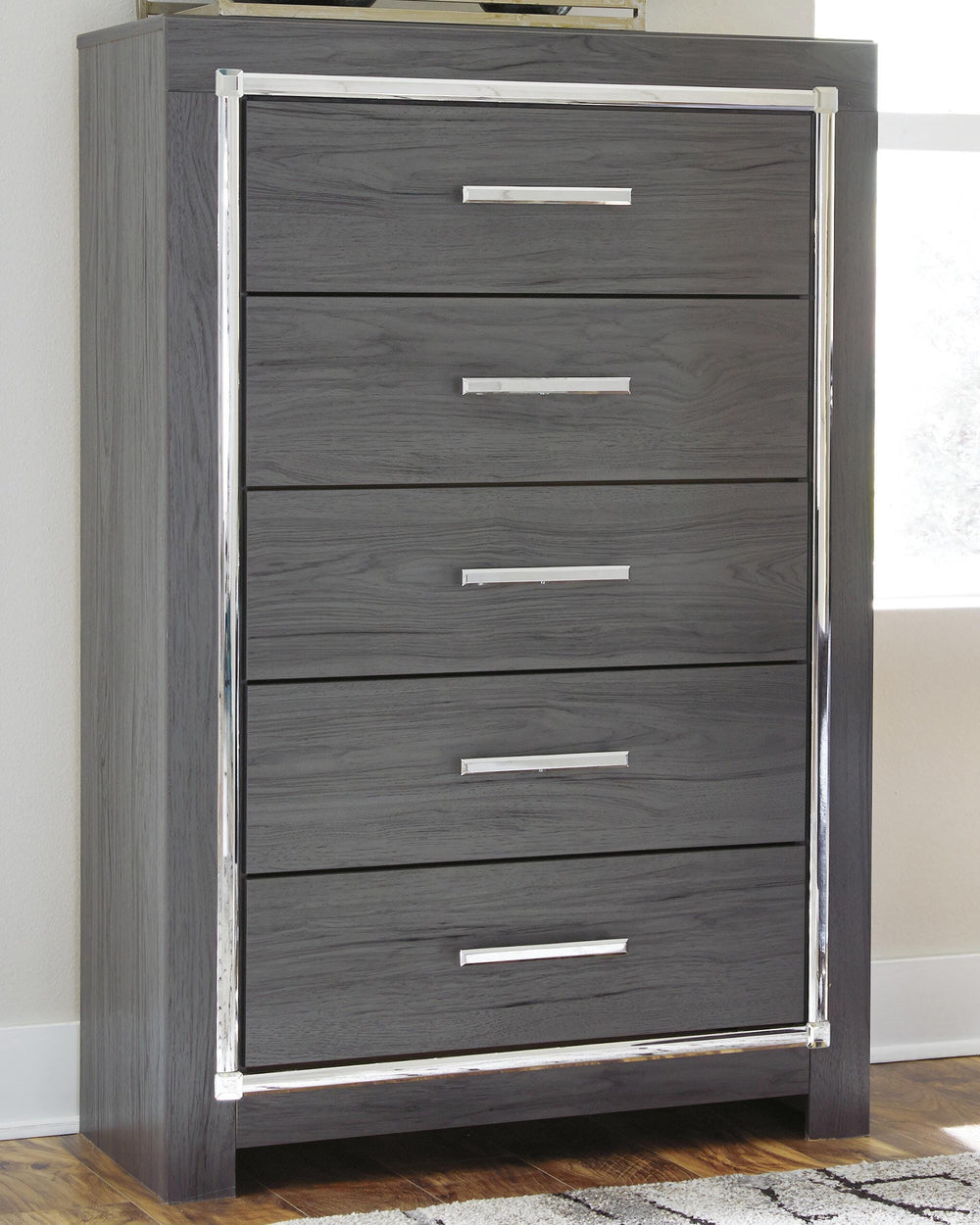 Lodanna Queen Panel Bed, Dresser, Mirror, Chest and Nightstand - Gray (13)