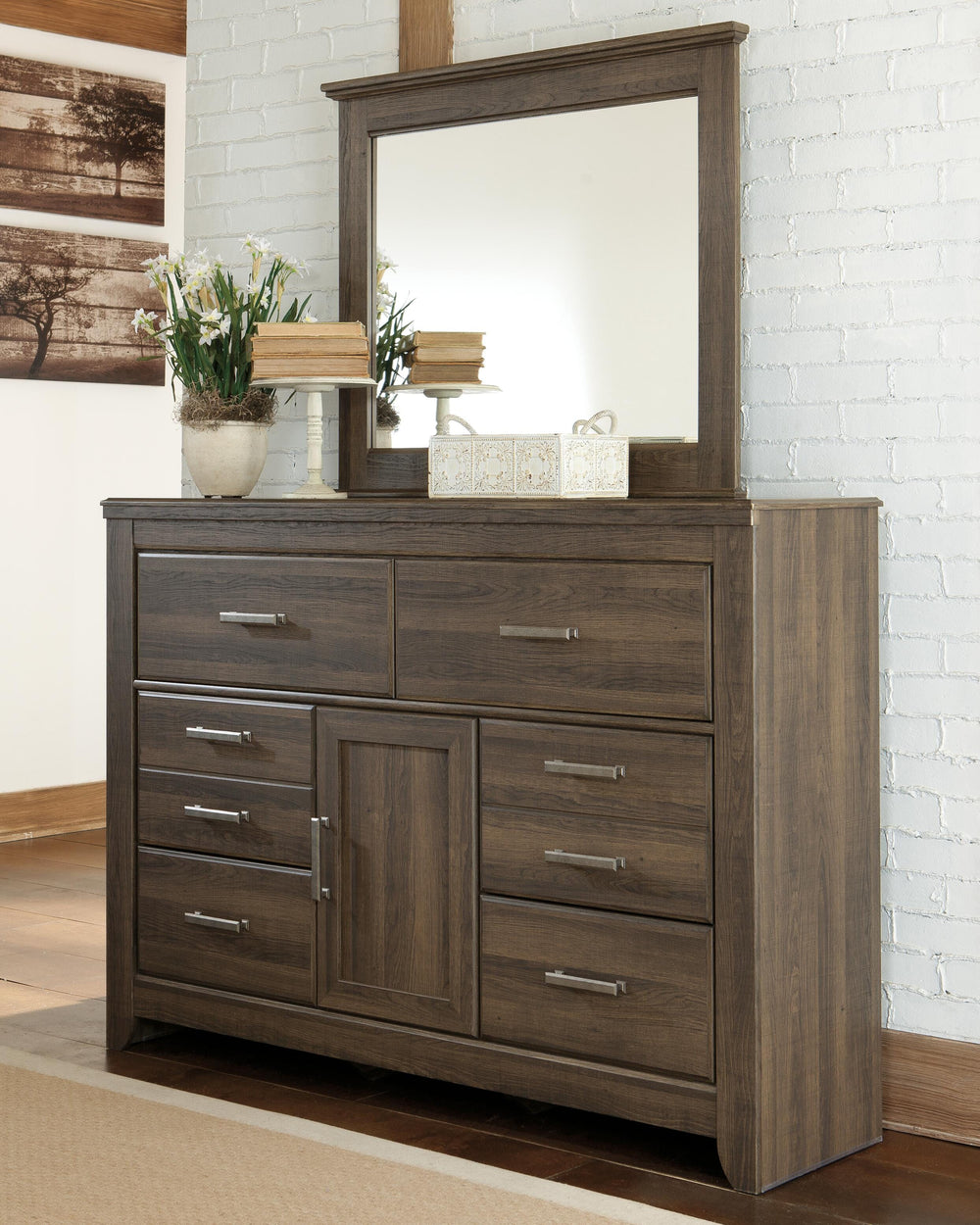 Juararo Queen Poster Bed, Dresser, Mirror, Chest and 2 Nightstands - Dark Brown (19)