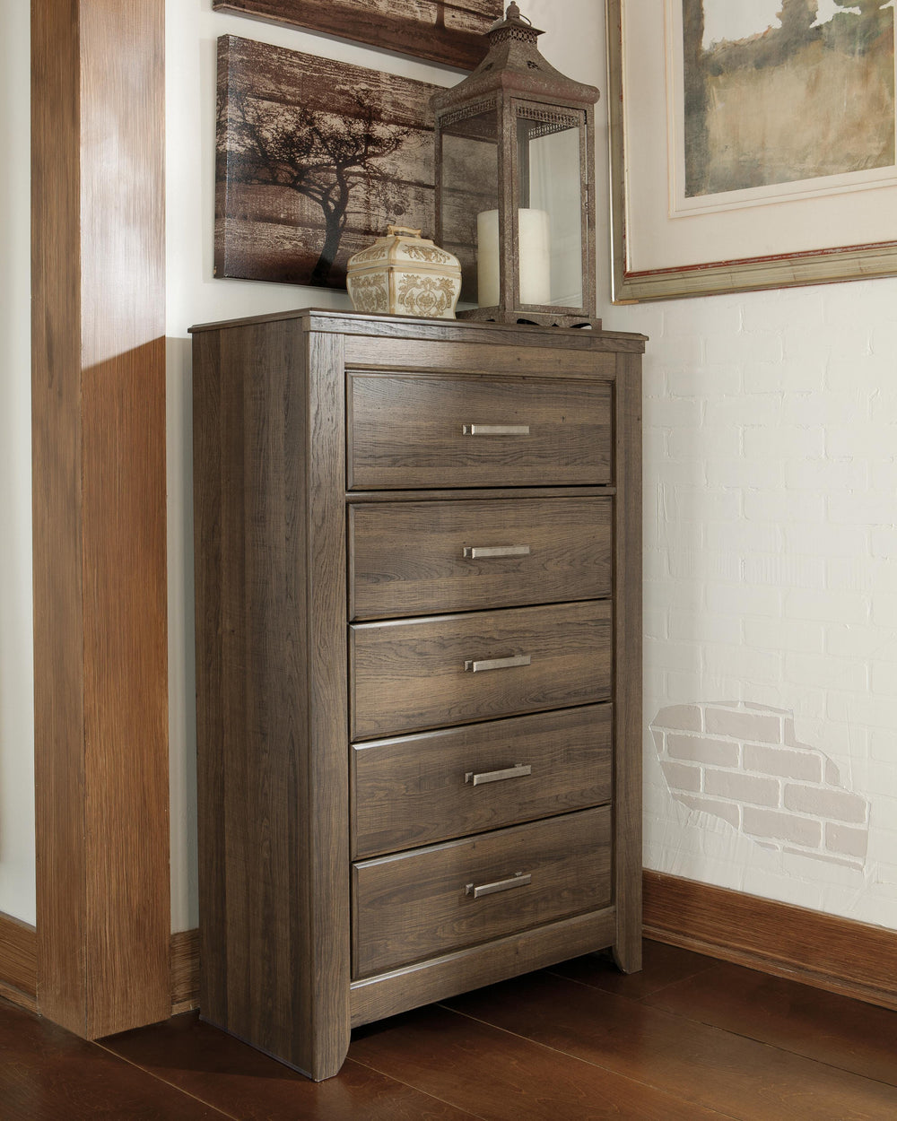 Juararo California King Panel Bed, Dresser, Mirror, Chest and Nightstand - Dark Brown (14)