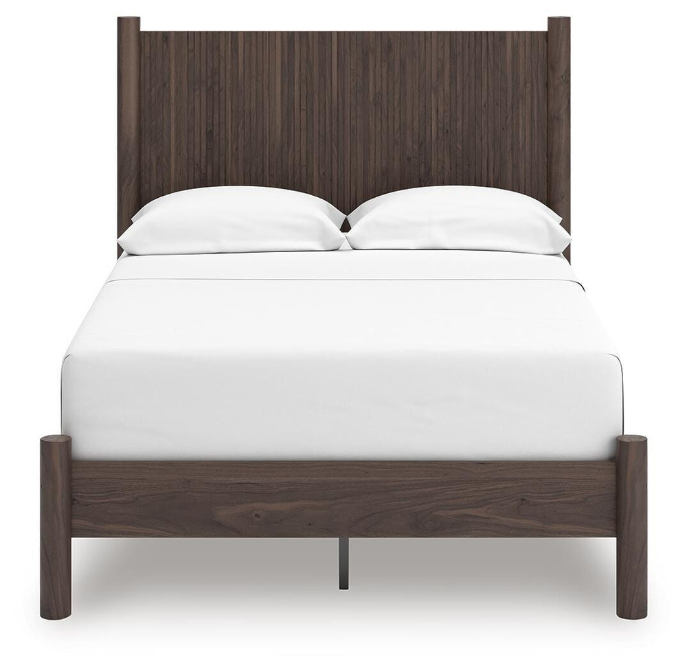 Pamytta Full Panel Platform Bed, Dresser and Mirror (2)