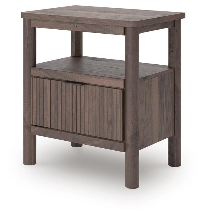 Pamytta King Panel Bed, Dresser, Mirror and Nightstand - Brown (22)