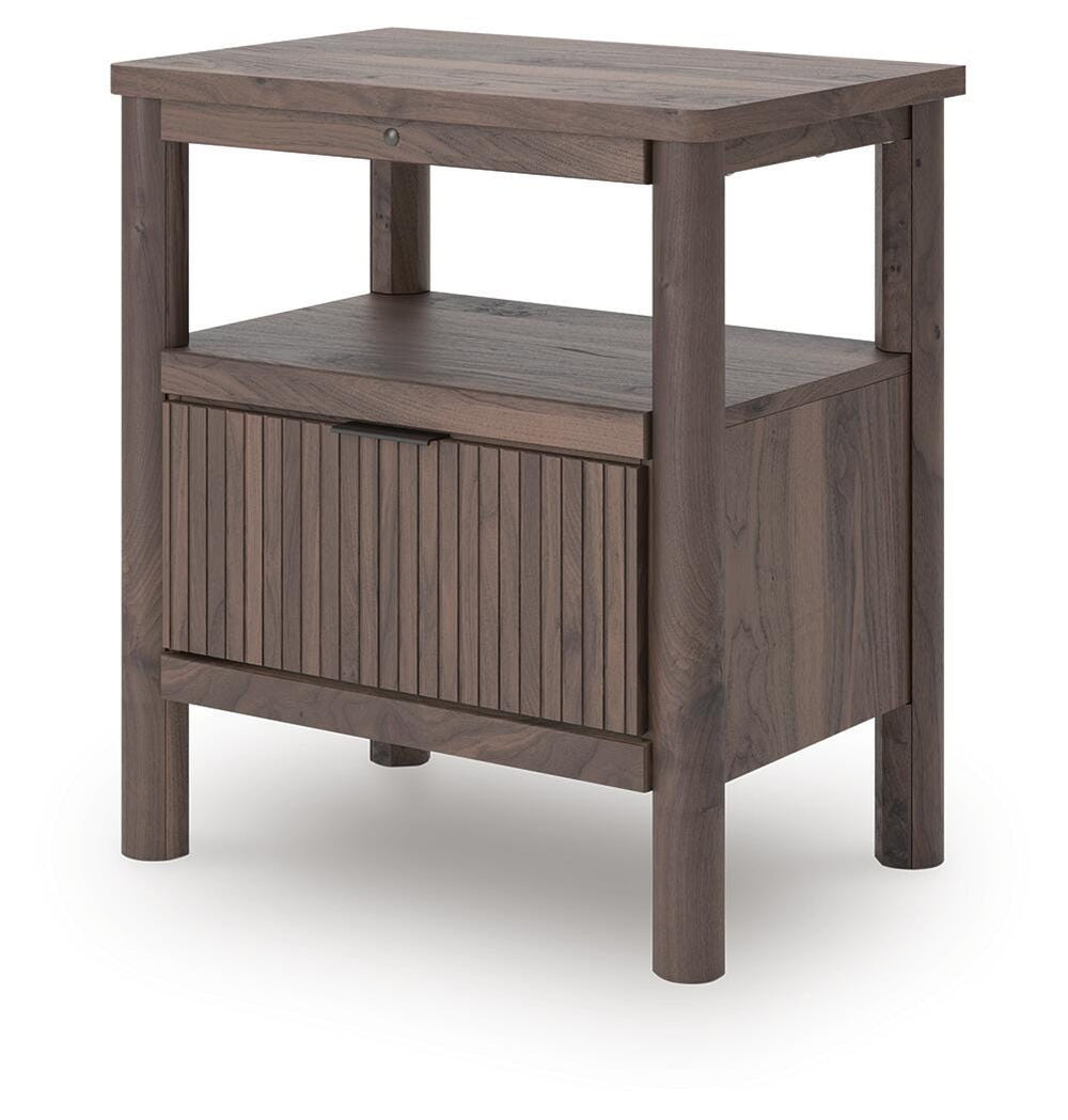 Pamytta King Panel Bed, Dresser, Mirror and Nightstand - Brown (22)