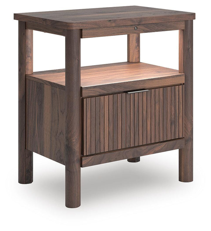 Pamytta King Panel Bed, Dresser, Mirror and Nightstand - Brown (18)