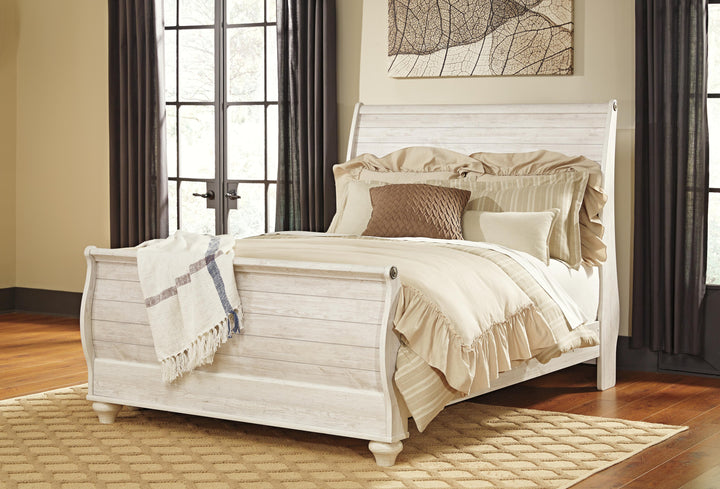Willowton Queen Sleigh Bed and Dresser (10)