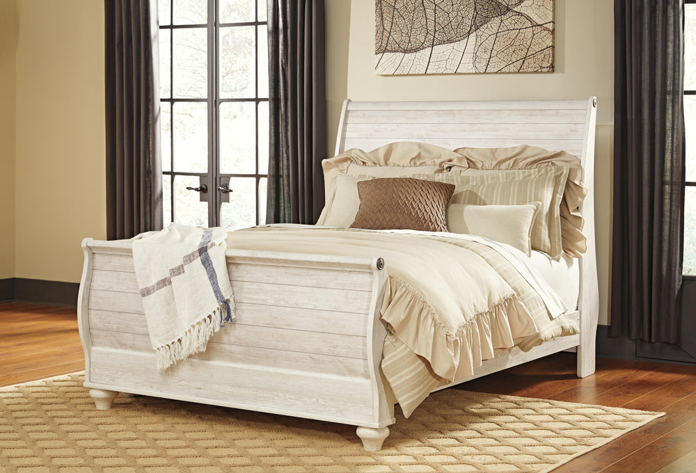 Willowton Queen Sleigh Bed and Dresser (10)