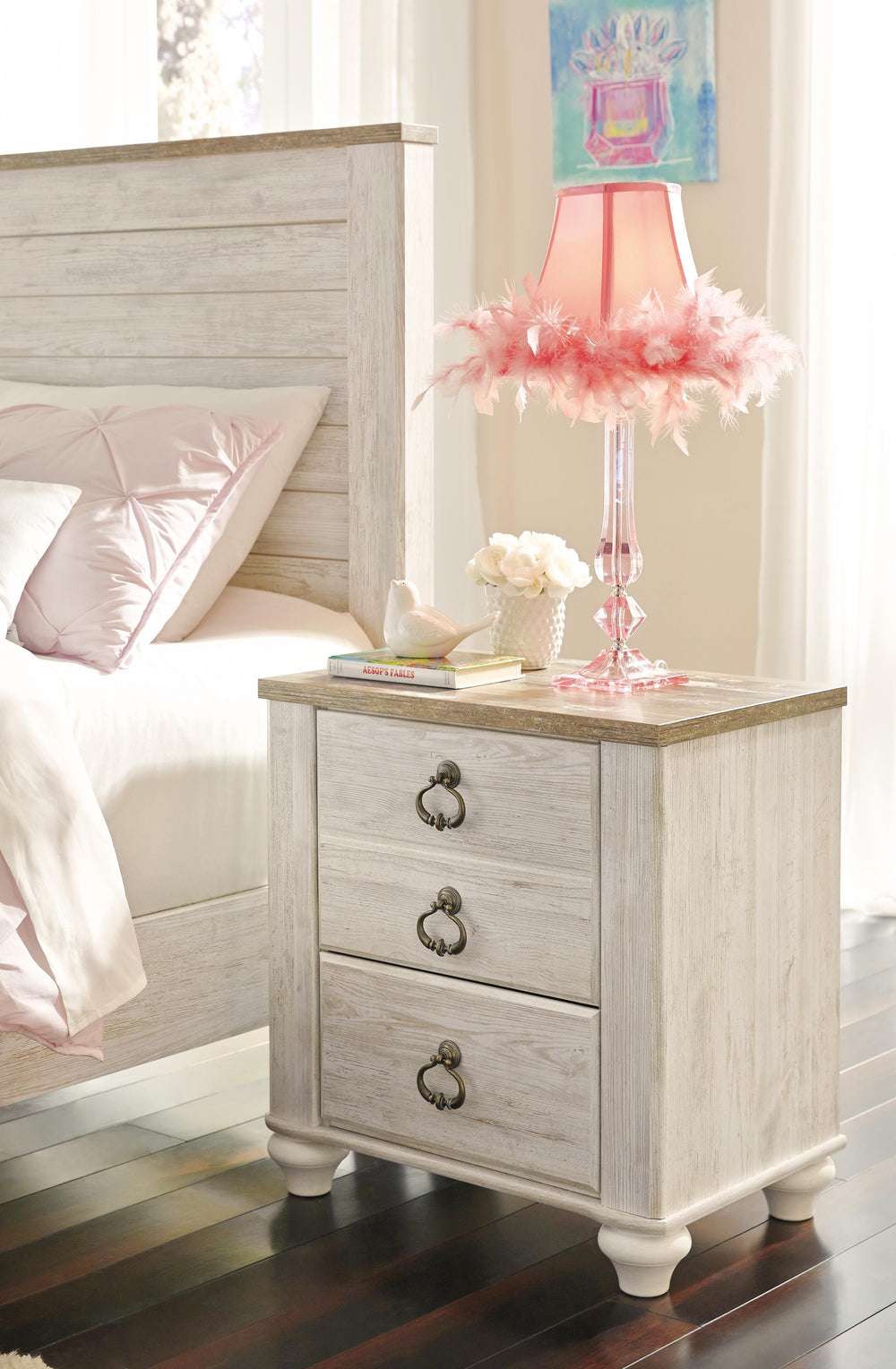 Willowton Queen Sleigh Bed, Dresser, Mirror, Chest and 2 Nightstands - Whitewash (10)