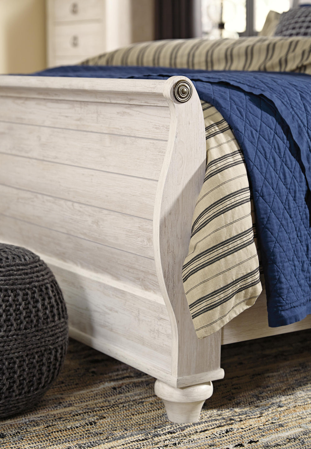 Willowton Queen Sleigh Bed - Whitewash (3)
