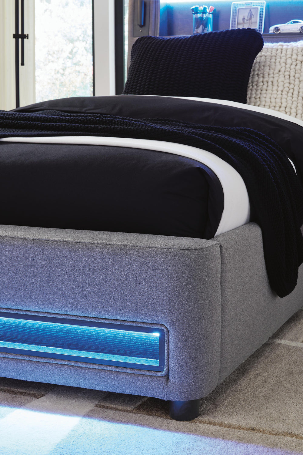 Verishaw Twin Upholstered Bed - Gray (16)