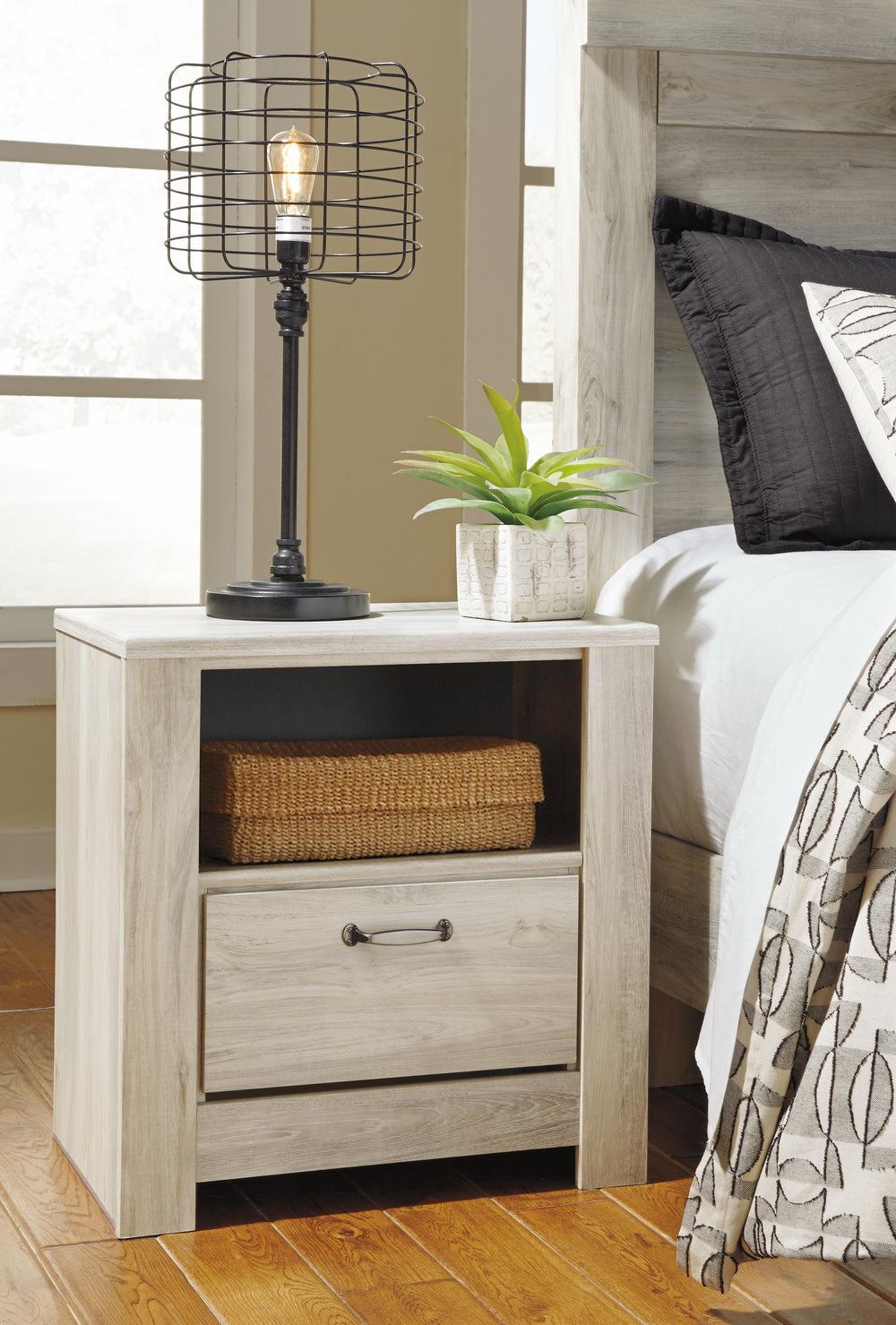 Bellaby Queen Crossbuck Panel Bed, Dresser, Mirror and 2 Nightstands - Whitewash (7)