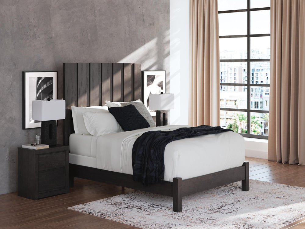 Fraluna Queen Panel Bed, Dresser and Mirror (17)