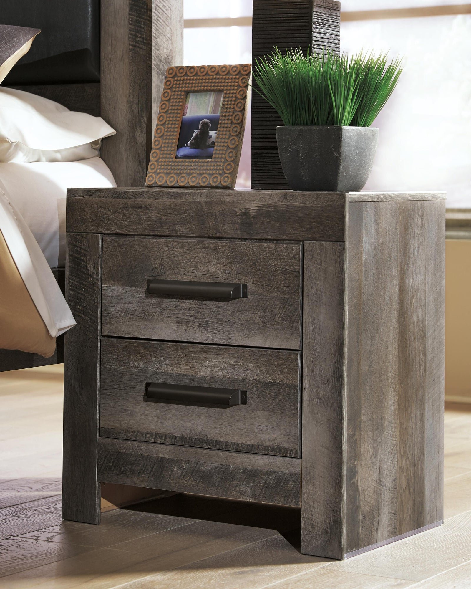 Wynnlow Nightstand - Gray (2)