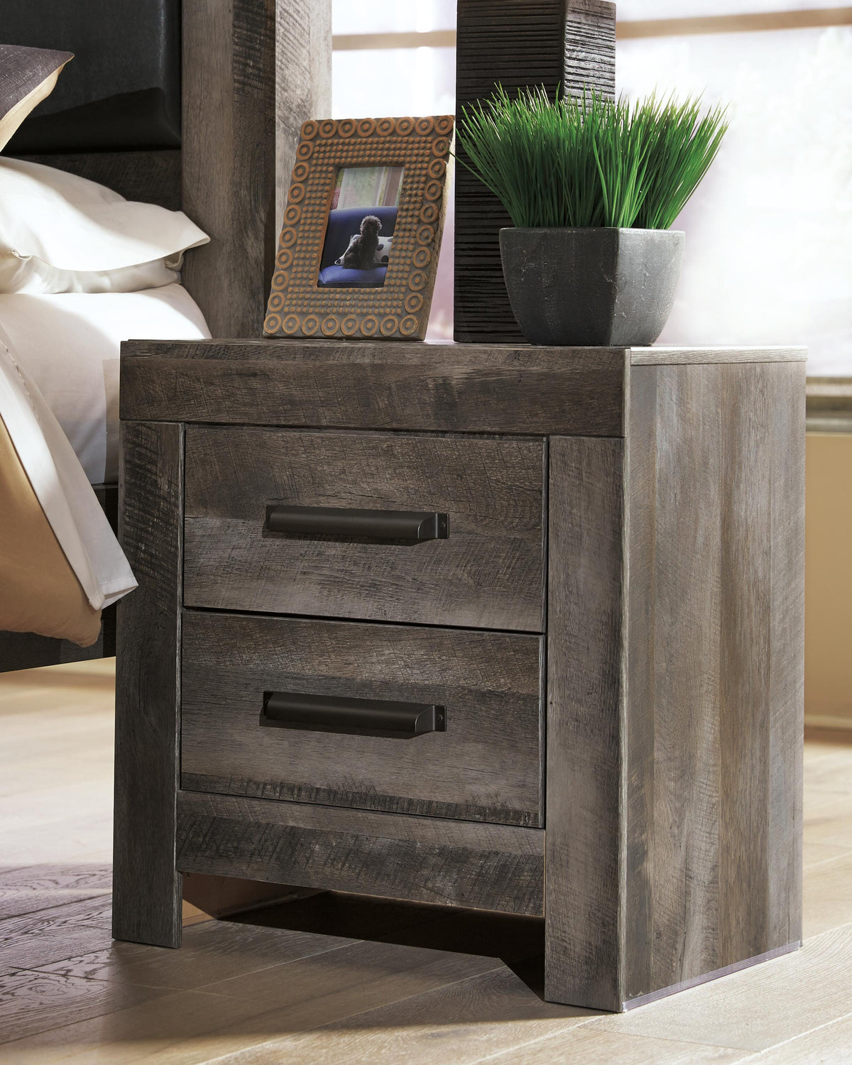 Wynnlow Nightstand - Gray (2)