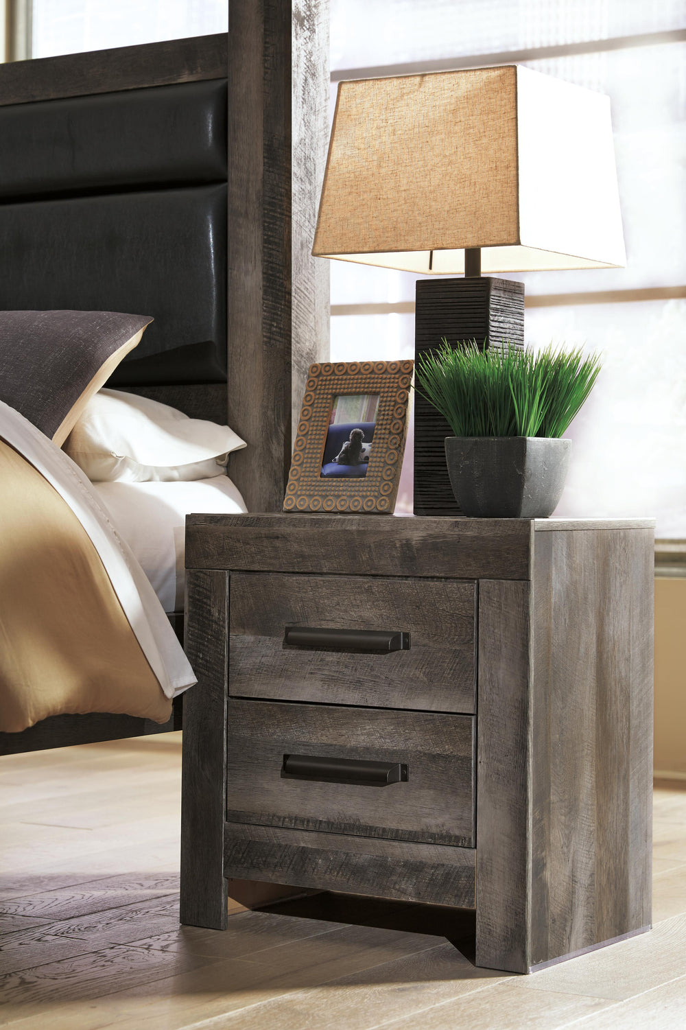 Wynnlow Full Panel Bed, Chest and Nightstand - Gray (12)