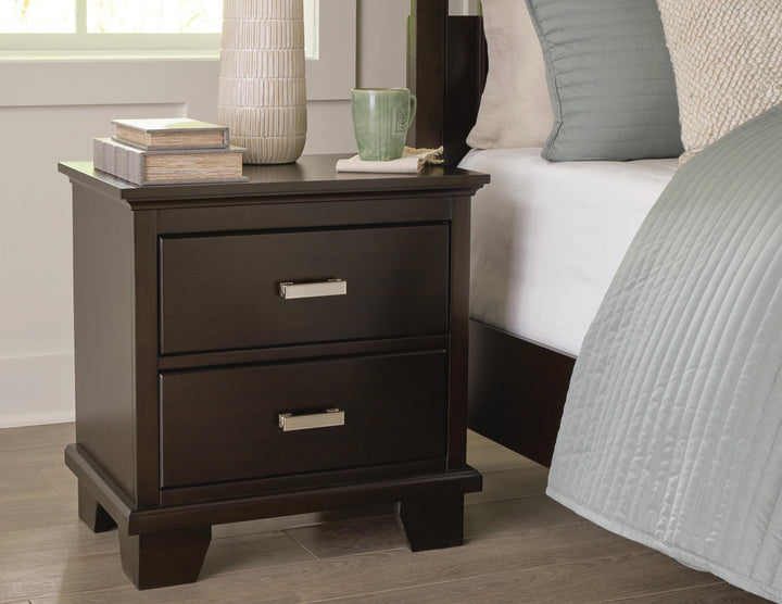 Covetown Full Panel Bed, Chest and Nightstand - Dark Brown (17)